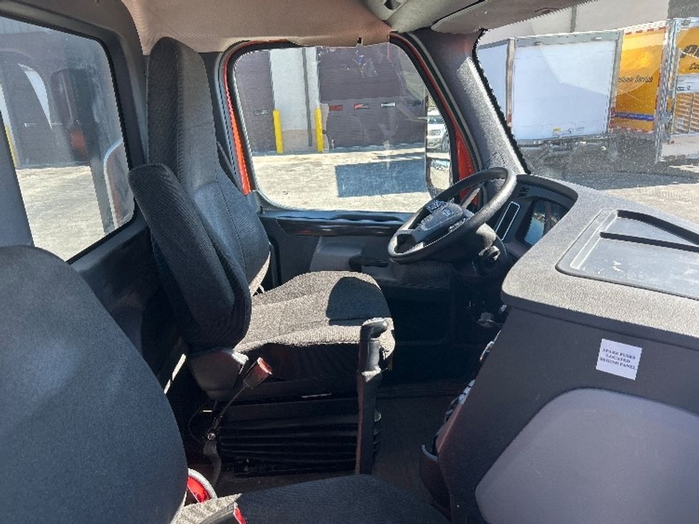 Day Cab Tractor-Heavy Duty Tractors-Freightliner-2020-T12664ST-Peosta-IA-558,607\n\t\tmiles-$ 38,750 - Image 14