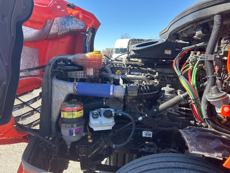 Day Cab Tractor-Heavy Duty Tractors-Freightliner-2020-T12664ST-Peosta-IA-558,607\n\t\tmiles-$ 38,750 - Image 16