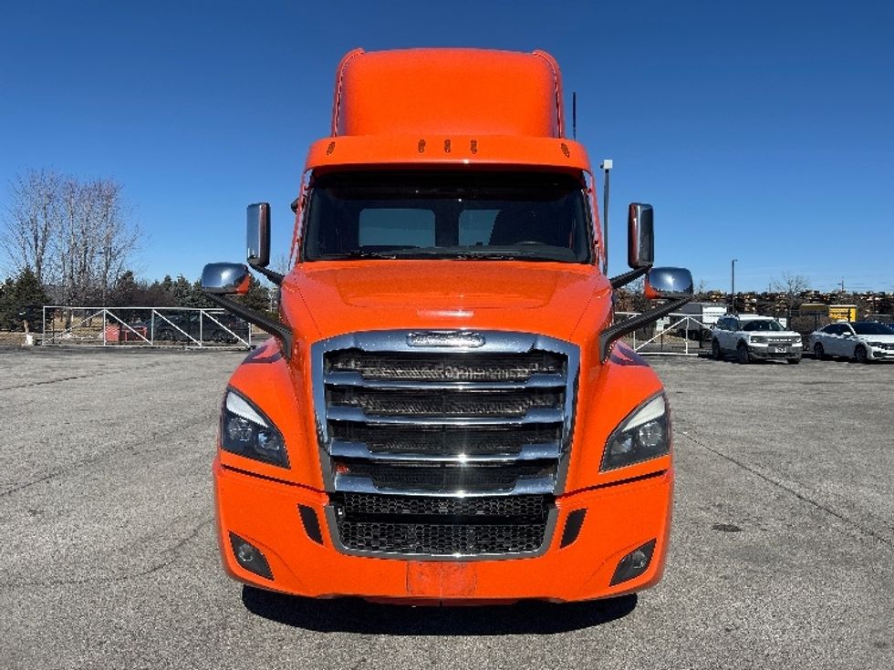 Day Cab Tractor-Heavy Duty Tractors-Freightliner-2020-T12664ST-Peosta-IA-558,607\n\t\tmiles-$ 38,750 - Image 2
