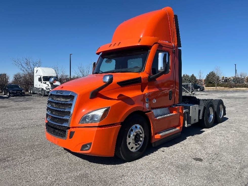 Day Cab Tractor-Heavy Duty Tractors-Freightliner-2020-T12664ST-Peosta-IA-558,607\n\t\tmiles-$ 38,750 - Image 3