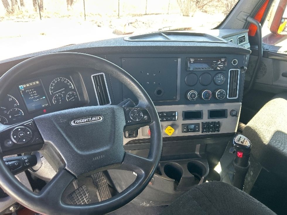 Day Cab Tractor-Heavy Duty Tractors-Freightliner-2020-T12664ST-Peosta-IA-583,489\n\t\tmiles-$ 36,000 - Image 10