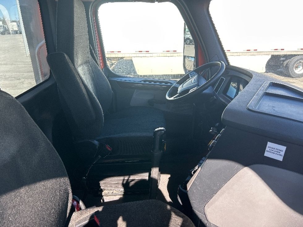 Day Cab Tractor-Heavy Duty Tractors-Freightliner-2020-T12664ST-Peosta-IA-583,489\n\t\tmiles-$ 36,000 - Image 14