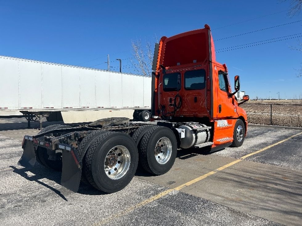 Day Cab Tractor-Heavy Duty Tractors-Freightliner-2020-T12664ST-Peosta-IA-583,489\n\t\tmiles-$ 36,000 - Image 7