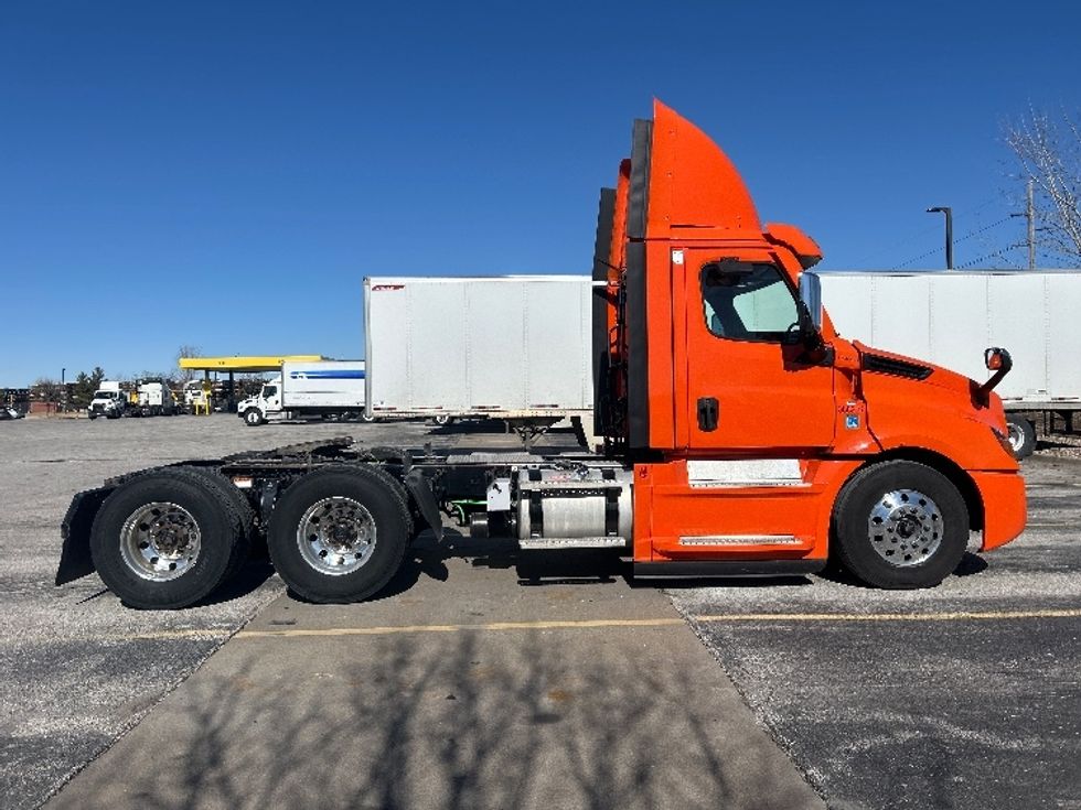 Day Cab Tractor-Heavy Duty Tractors-Freightliner-2020-T12664ST-Peosta-IA-583,489\n\t\tmiles-$ 36,000 - Image 8