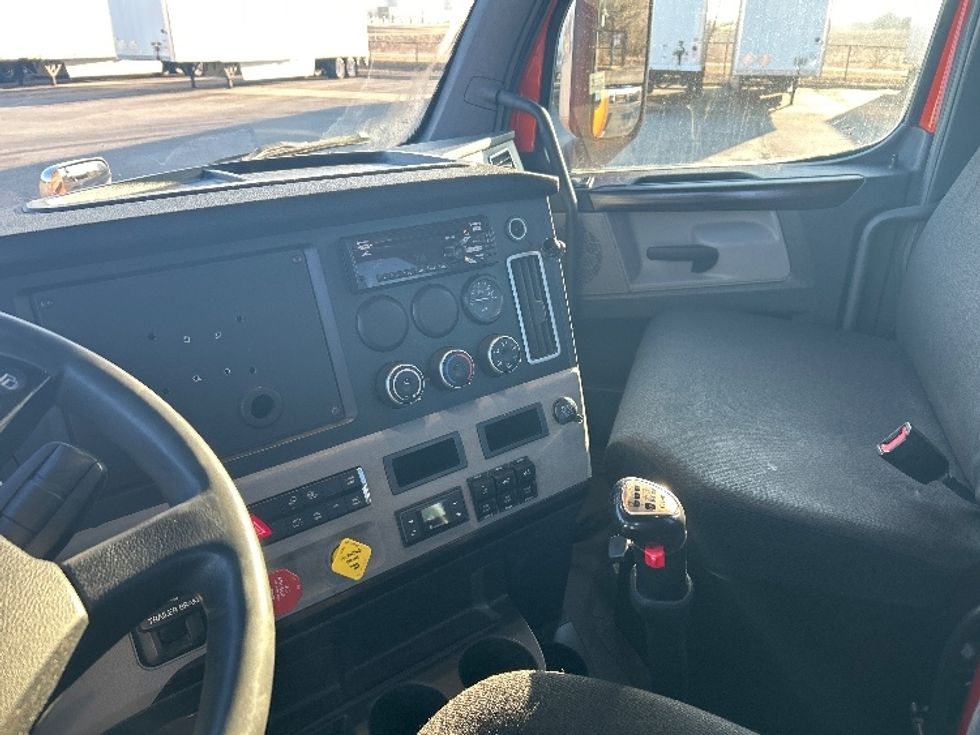 Day Cab Tractor-Heavy Duty Tractors-Freightliner-2020-T12664ST-Peosta-IA-593,020\n\t\tmiles-$ 35,000 - Image 10