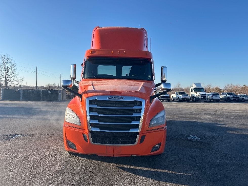 Day Cab Tractor-Heavy Duty Tractors-Freightliner-2020-T12664ST-Peosta-IA-593,020\n\t\tmiles-$ 35,000 - Image 2
