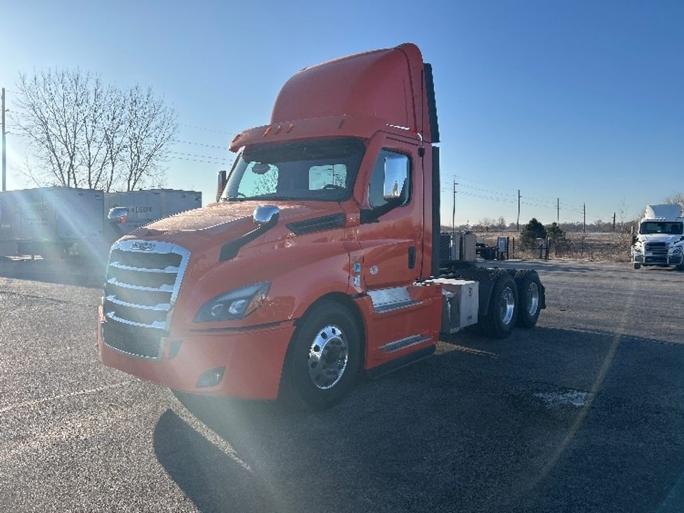 Day Cab Tractor-Heavy Duty Tractors-Freightliner-2020-T12664ST-Peosta-IA-593,020\n\t\tmiles-$ 35,000 - Image 3