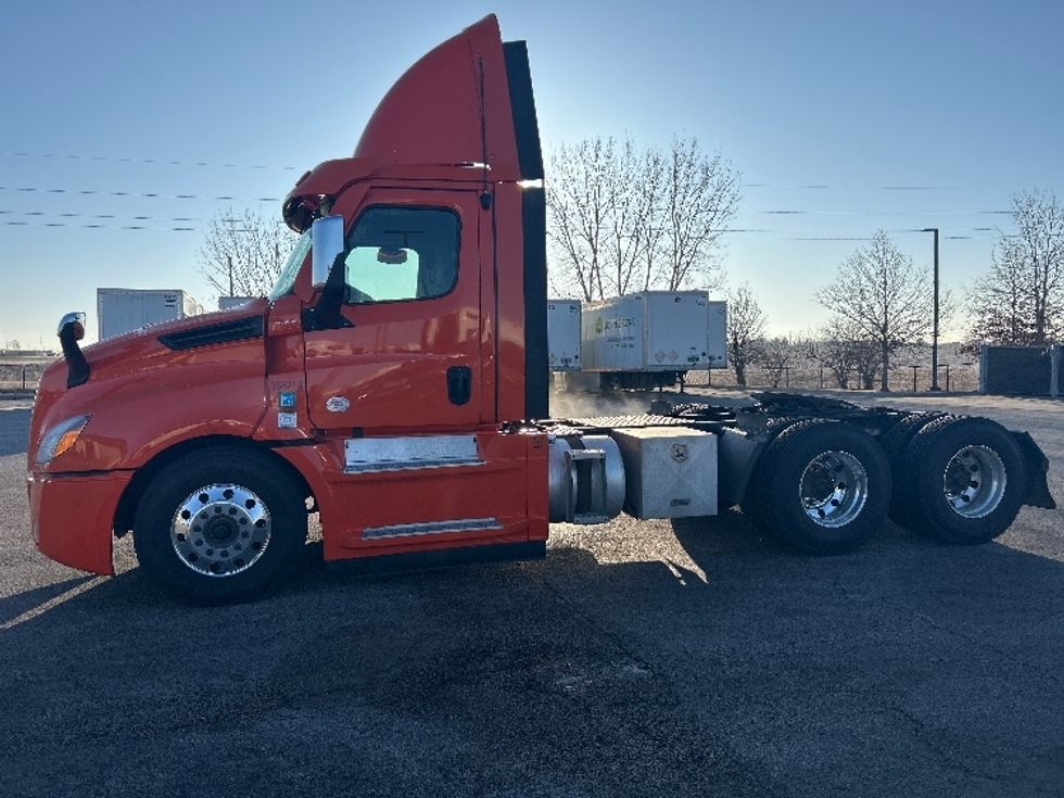 Day Cab Tractor-Heavy Duty Tractors-Freightliner-2020-T12664ST-Peosta-IA-593,020\n\t\tmiles-$ 35,000 - Image 4