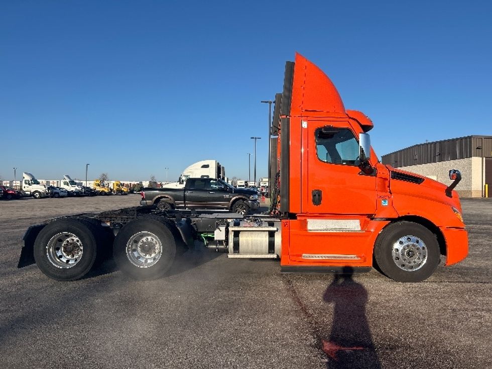 Day Cab Tractor-Heavy Duty Tractors-Freightliner-2020-T12664ST-Peosta-IA-593,020\n\t\tmiles-$ 35,000 - Image 8
