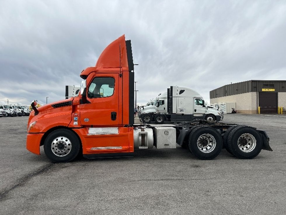 Day Cab Tractor-Heavy Duty Tractors-Freightliner-2020-T12664ST-Peosta-IA-602,866\n\t\tmiles-$ 34,000 - Image 4