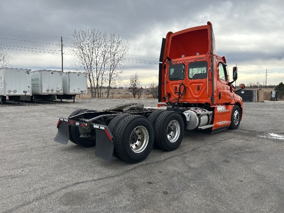 Day Cab Tractor-Heavy Duty Tractors-Freightliner-2020-T12664ST-Peosta-IA-602,866\n\t\tmiles-$ 34,000 - Image 7