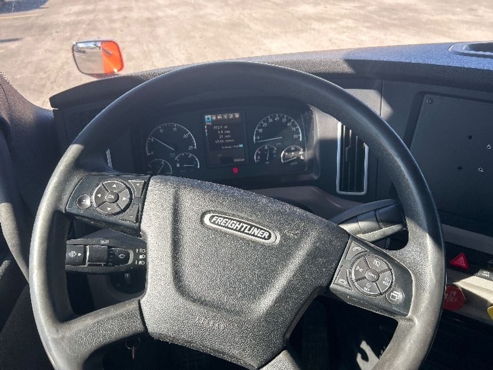 Day Cab Tractor-Heavy Duty Tractors-Freightliner-2020-T12664ST-Peosta-IA-615,042\n\t\tmiles-$ 32,750 - Image 11