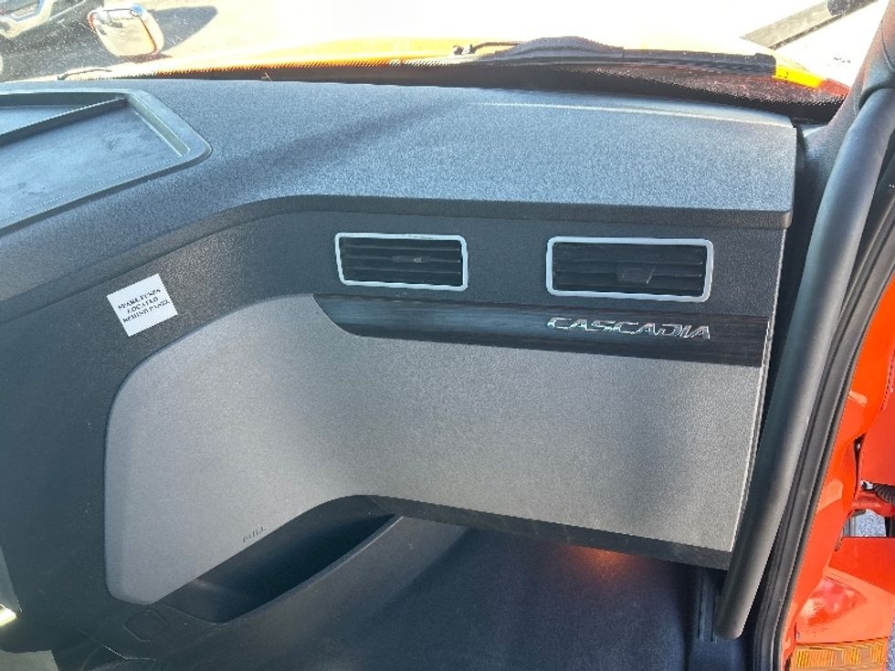 Day Cab Tractor-Heavy Duty Tractors-Freightliner-2020-T12664ST-Peosta-IA-615,042\n\t\tmiles-$ 32,750 - Image 13