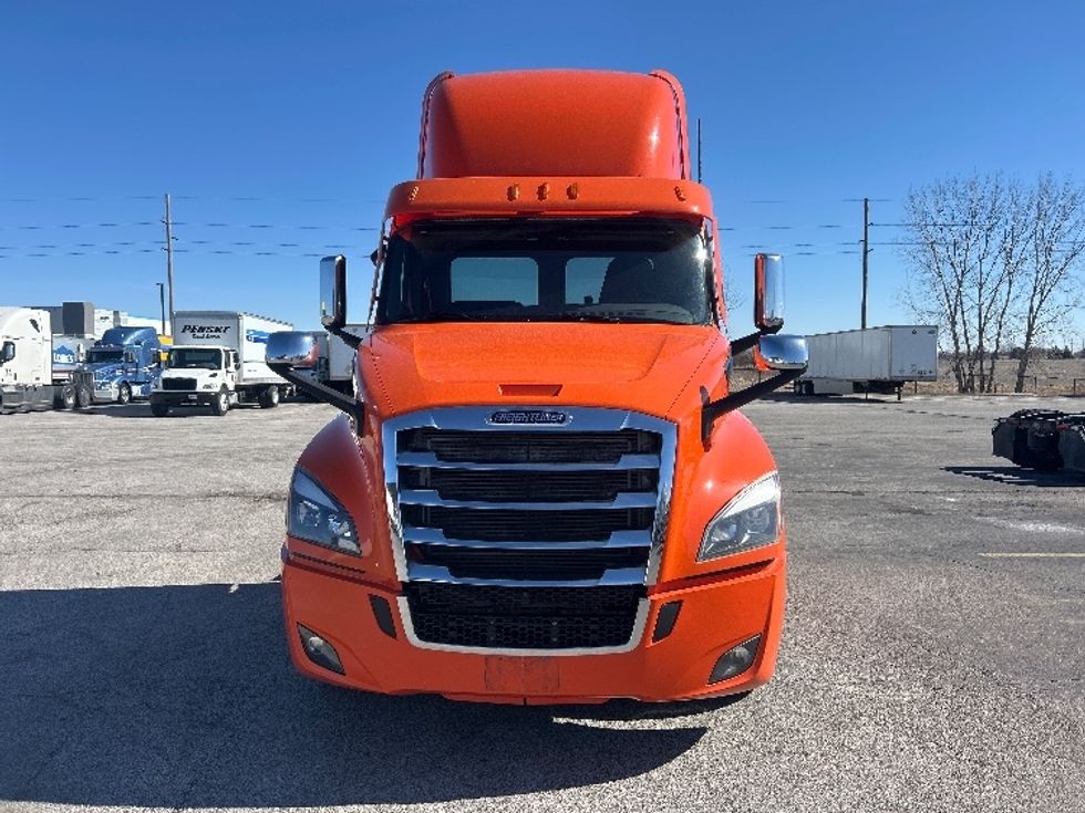 Day Cab Tractor-Heavy Duty Tractors-Freightliner-2020-T12664ST-Peosta-IA-615,042\n\t\tmiles-$ 32,750 - Image 2