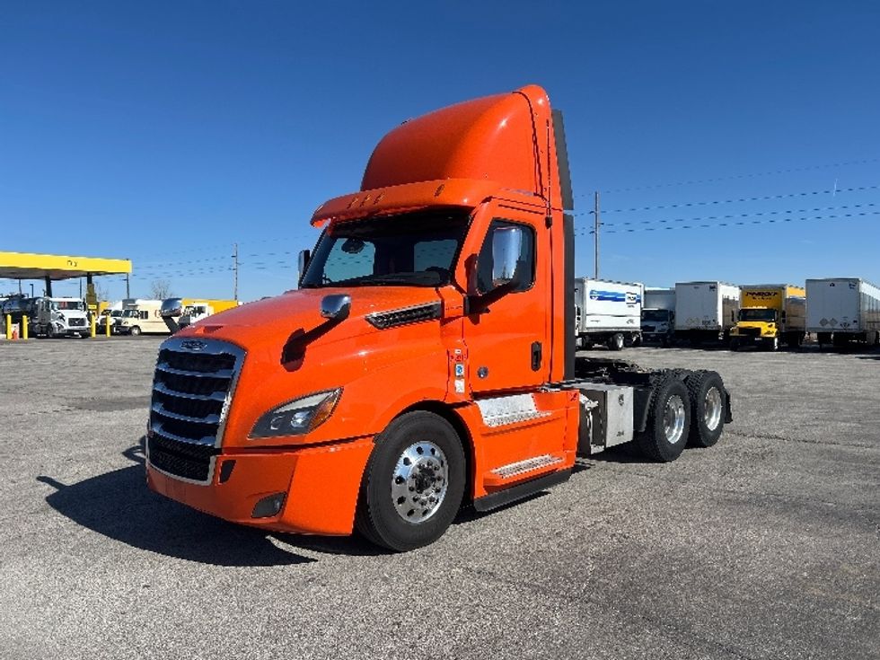 Day Cab Tractor-Heavy Duty Tractors-Freightliner-2020-T12664ST-Peosta-IA-615,042\n\t\tmiles-$ 32,750 - Image 3