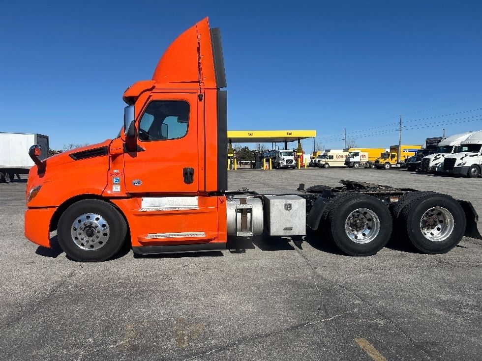 Day Cab Tractor-Heavy Duty Tractors-Freightliner-2020-T12664ST-Peosta-IA-615,042\n\t\tmiles-$ 32,750 - Image 4