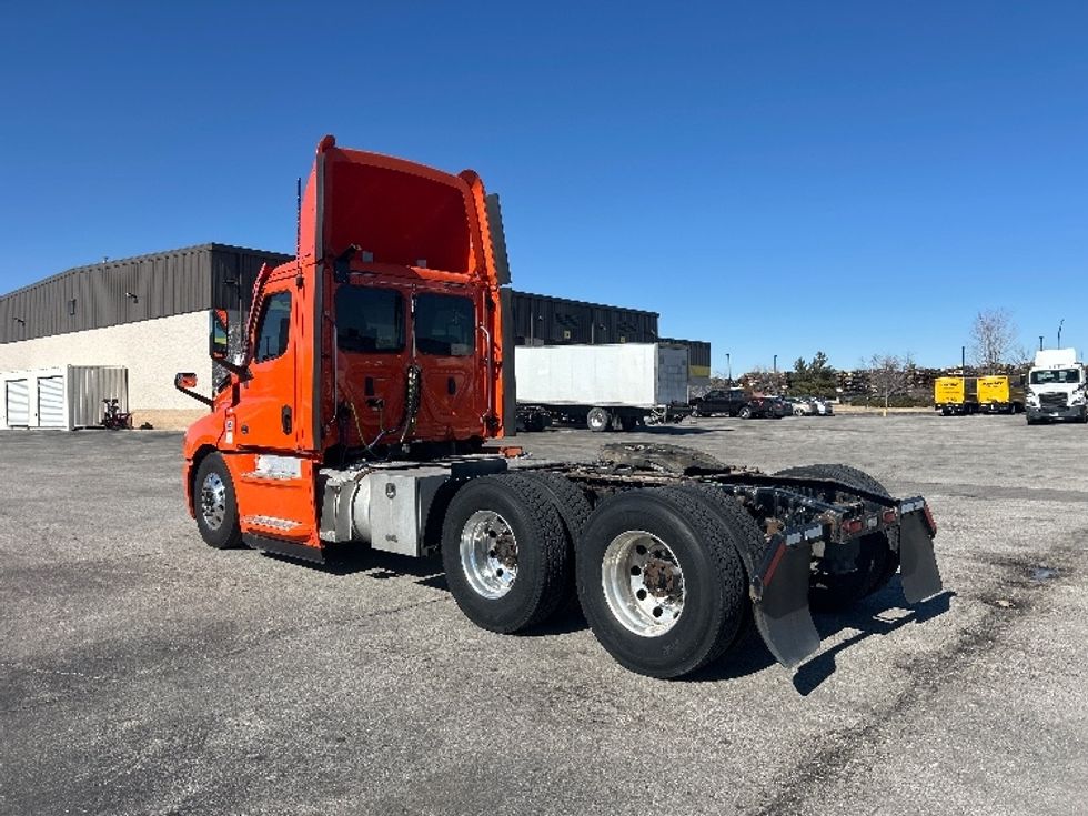 Day Cab Tractor-Heavy Duty Tractors-Freightliner-2020-T12664ST-Peosta-IA-615,042\n\t\tmiles-$ 32,750 - Image 5
