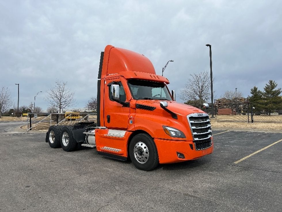 Day Cab Tractor-Heavy Duty Tractors-Freightliner-2020-T12664ST-Peosta-IA-632,943\n\t\tmiles-$ 30,750 - Image 1