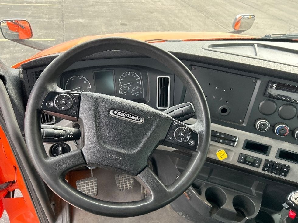 Day Cab Tractor-Heavy Duty Tractors-Freightliner-2020-T12664ST-Peosta-IA-632,943\n\t\tmiles-$ 30,750 - Image 11
