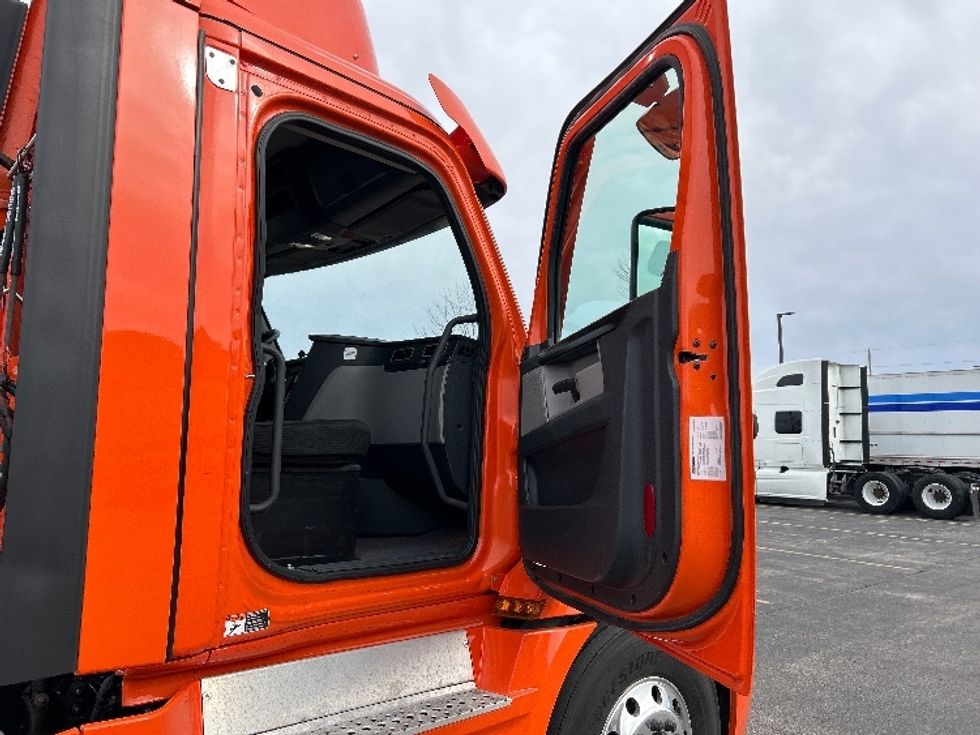 Day Cab Tractor-Heavy Duty Tractors-Freightliner-2020-T12664ST-Peosta-IA-632,943\n\t\tmiles-$ 30,750 - Image 12