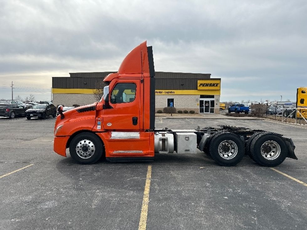 Day Cab Tractor-Heavy Duty Tractors-Freightliner-2020-T12664ST-Peosta-IA-632,943\n\t\tmiles-$ 30,750 - Image 4