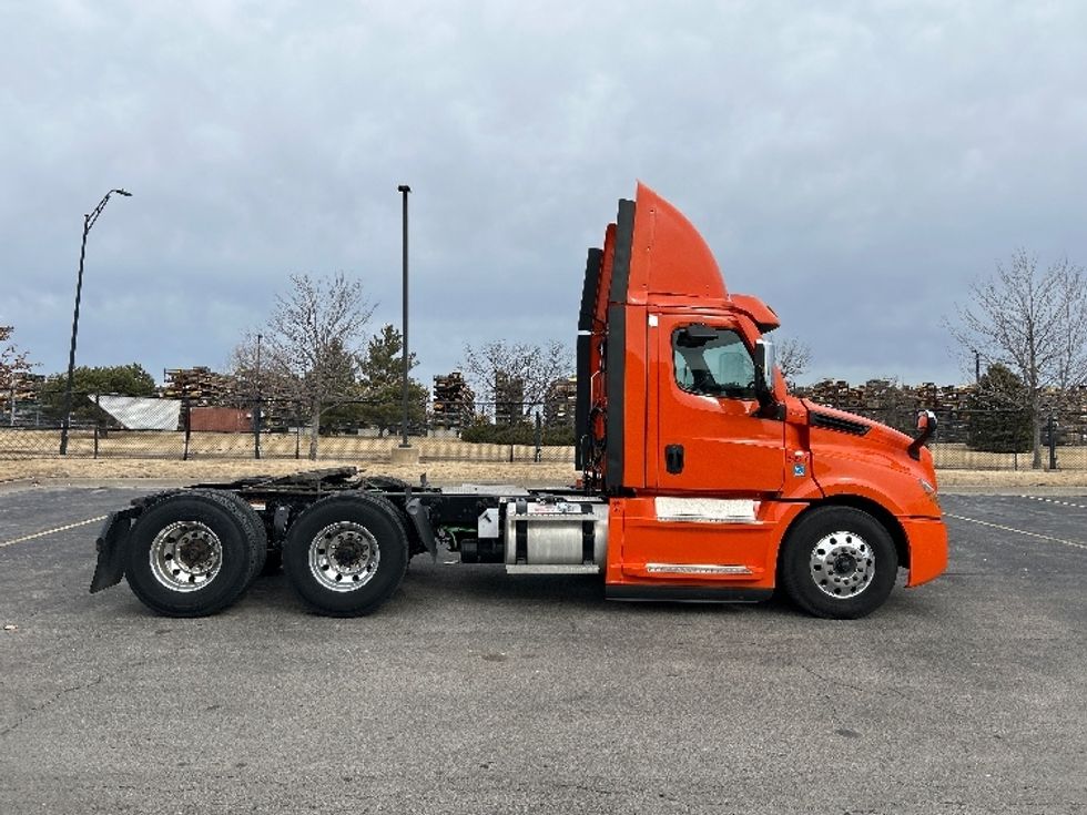Day Cab Tractor-Heavy Duty Tractors-Freightliner-2020-T12664ST-Peosta-IA-632,943\n\t\tmiles-$ 30,750 - Image 8