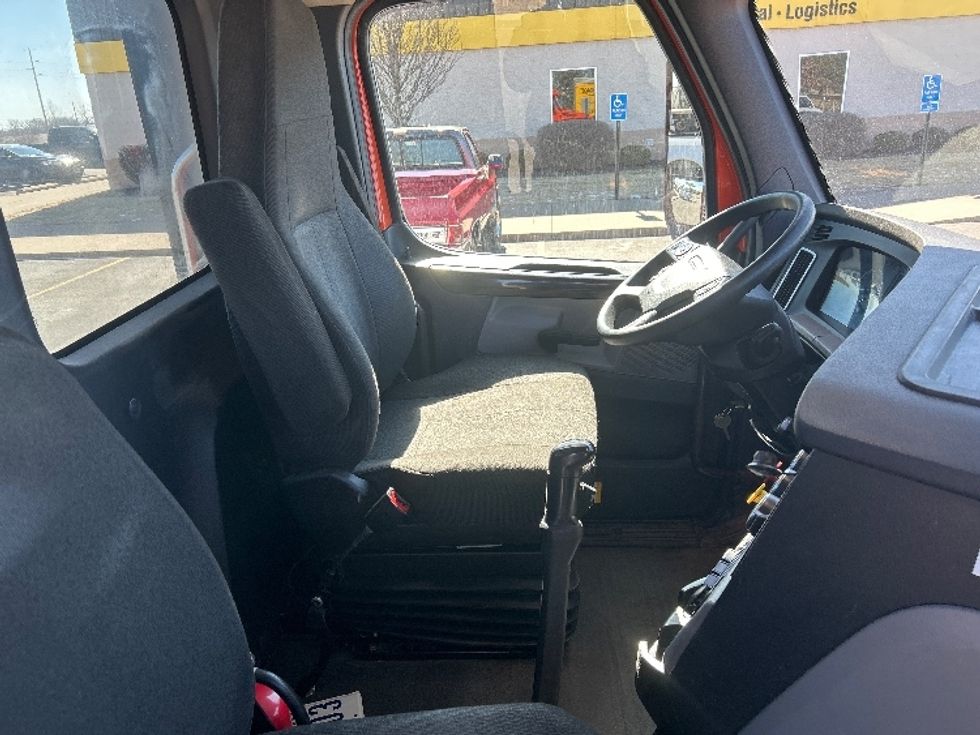 Day Cab Tractor-Heavy Duty Tractors-Freightliner-2020-T12664ST-Peosta-IA-660,243\n\t\tmiles-$ 28,000 - Image 14