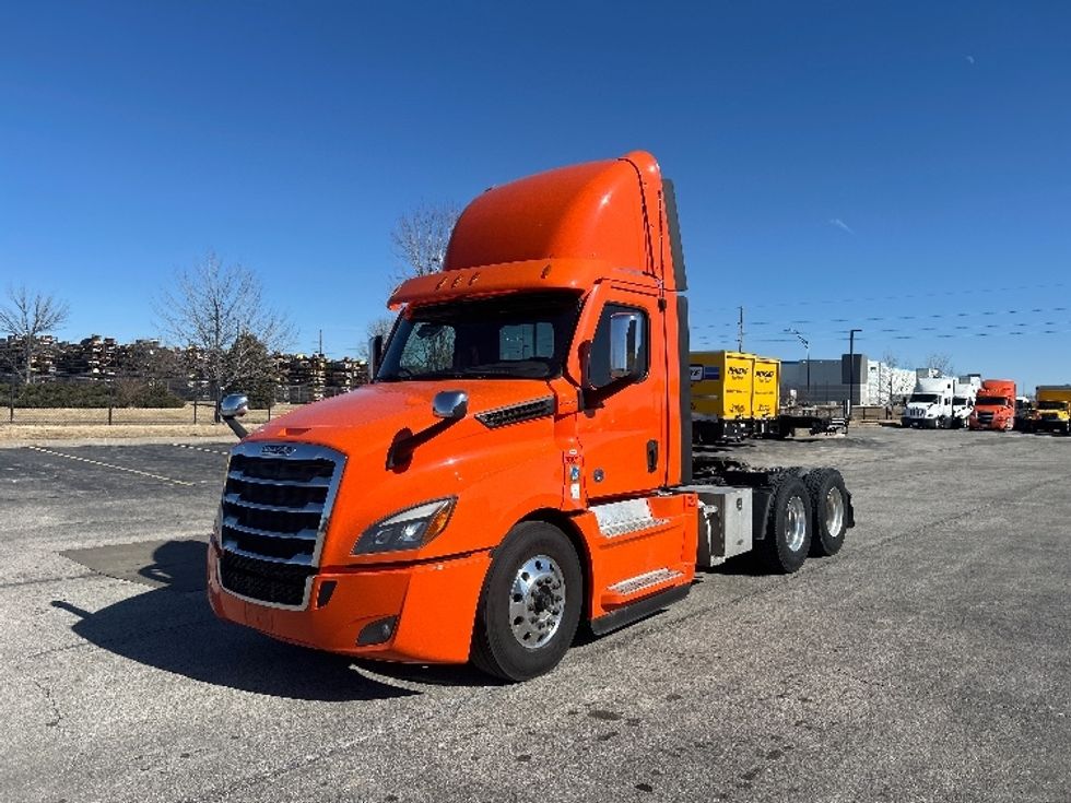 Day Cab Tractor-Heavy Duty Tractors-Freightliner-2020-T12664ST-Peosta-IA-660,243\n\t\tmiles-$ 28,000 - Image 3