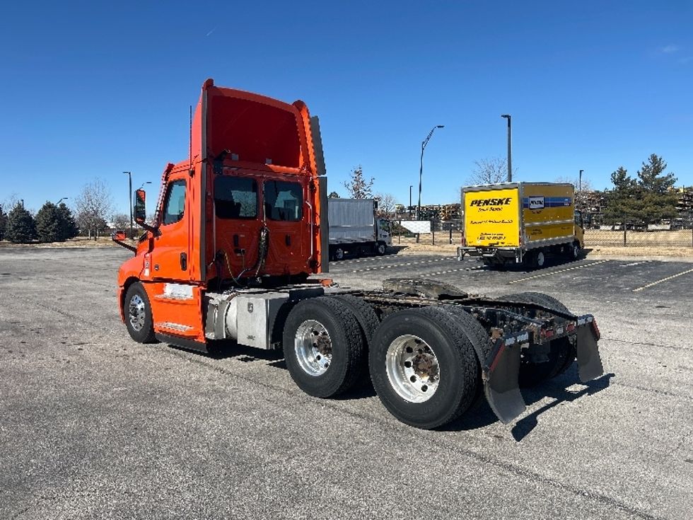 Day Cab Tractor-Heavy Duty Tractors-Freightliner-2020-T12664ST-Peosta-IA-660,243\n\t\tmiles-$ 28,000 - Image 5