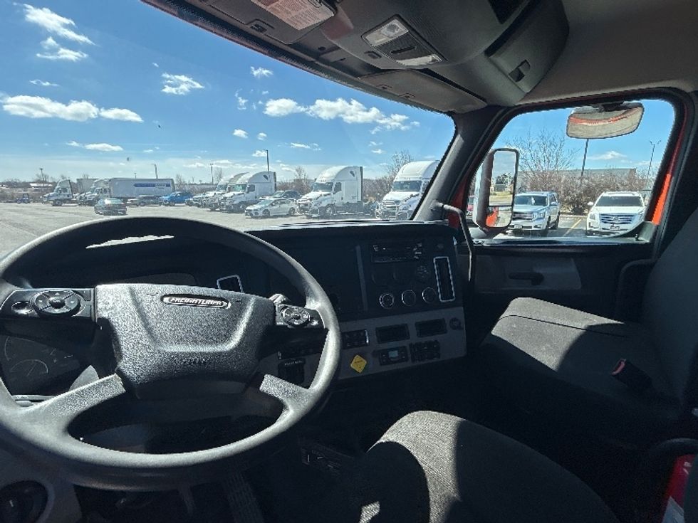 Day Cab Tractor-Heavy Duty Tractors-Freightliner-2020-T12664ST-Peosta-IA-684,139\n\t\tmiles-$ 28,000 - Image 10