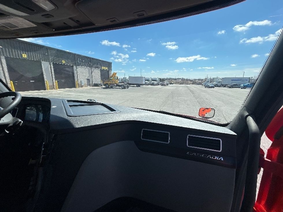 Day Cab Tractor-Heavy Duty Tractors-Freightliner-2020-T12664ST-Peosta-IA-684,139\n\t\tmiles-$ 28,000 - Image 13