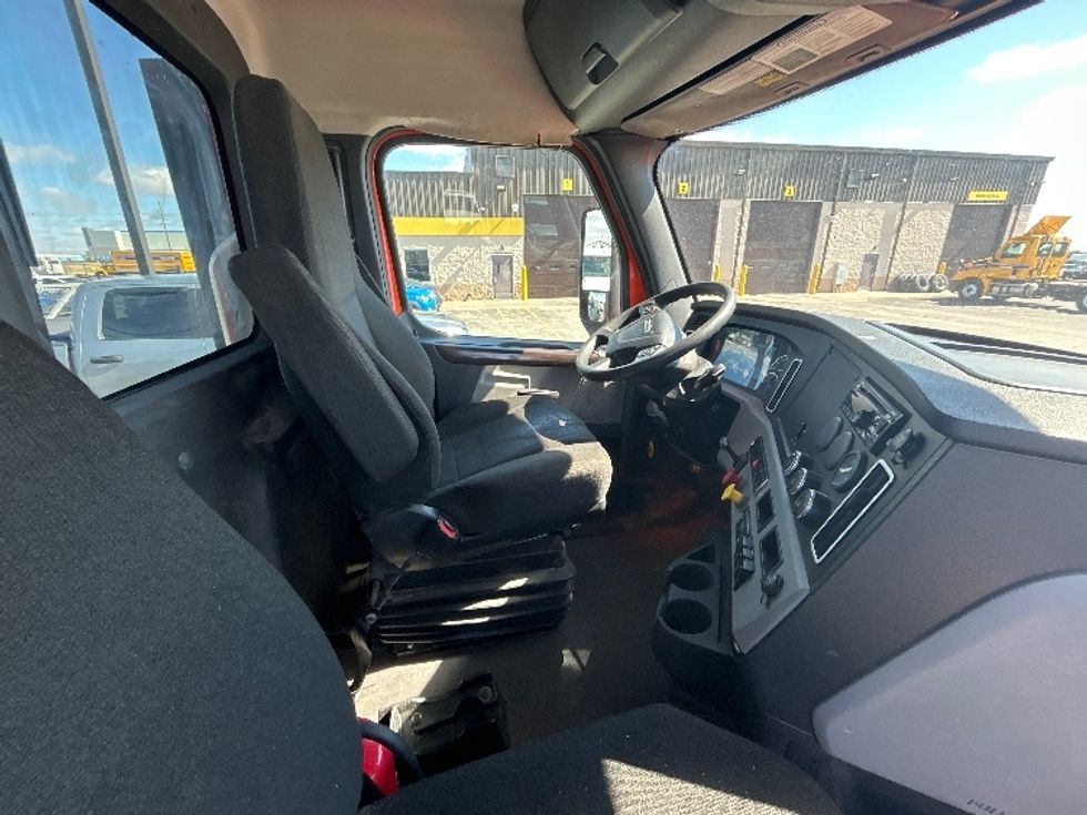 Day Cab Tractor-Heavy Duty Tractors-Freightliner-2020-T12664ST-Peosta-IA-684,139\n\t\tmiles-$ 28,000 - Image 14