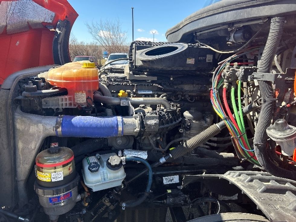 Day Cab Tractor-Heavy Duty Tractors-Freightliner-2020-T12664ST-Peosta-IA-684,139\n\t\tmiles-$ 28,000 - Image 16