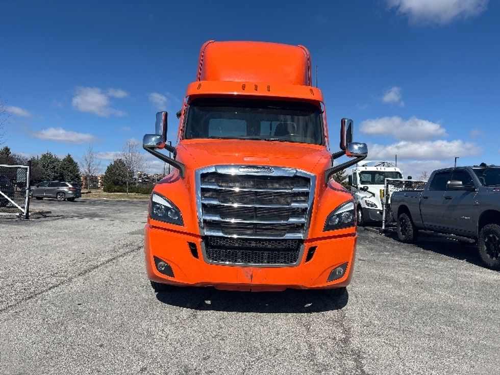 Day Cab Tractor-Heavy Duty Tractors-Freightliner-2020-T12664ST-Peosta-IA-684,139\n\t\tmiles-$ 28,000 - Image 2