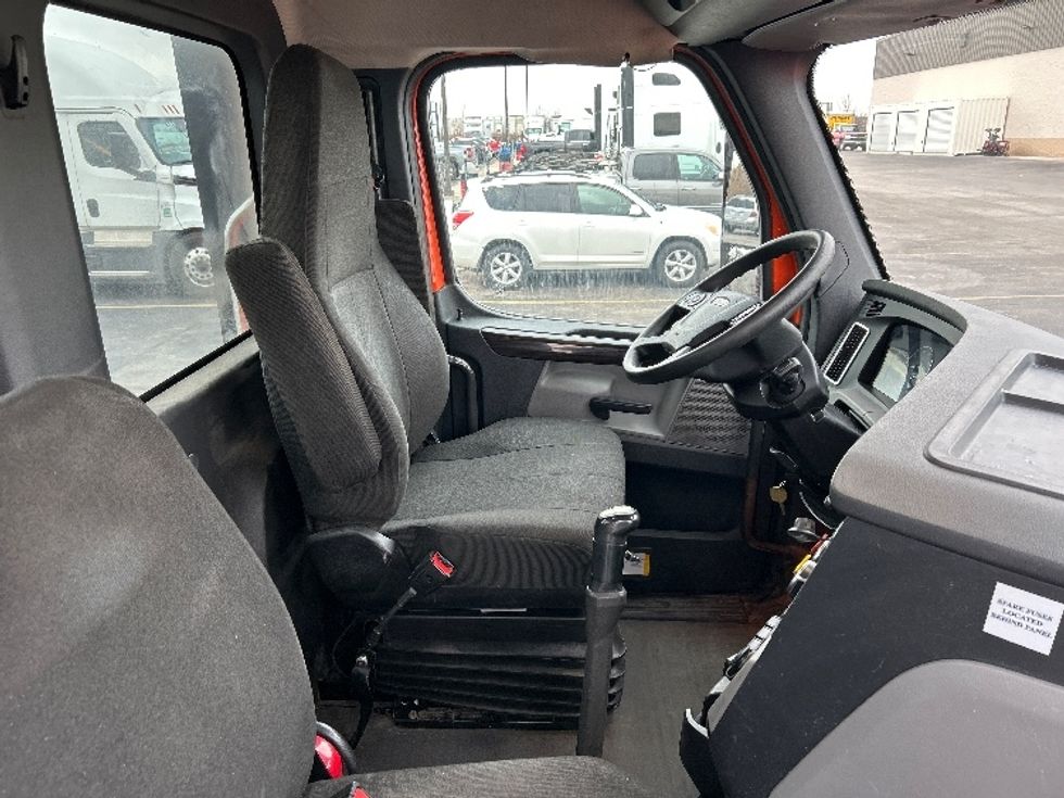 Day Cab Tractor-Heavy Duty Tractors-Freightliner-2020-T12664ST-Peosta-IA-734,844\n\t\tmiles-$ 28,000 - Image 14