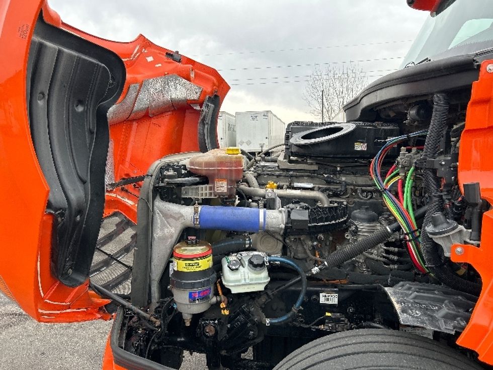 Day Cab Tractor-Heavy Duty Tractors-Freightliner-2020-T12664ST-Peosta-IA-734,844\n\t\tmiles-$ 28,000 - Image 16