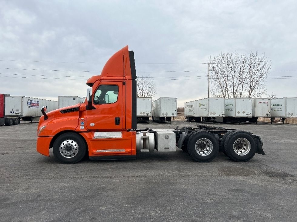 Day Cab Tractor-Heavy Duty Tractors-Freightliner-2020-T12664ST-Peosta-IA-734,844\n\t\tmiles-$ 28,000 - Image 4