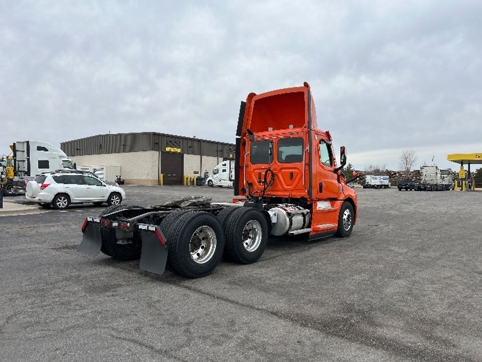 Day Cab Tractor-Heavy Duty Tractors-Freightliner-2020-T12664ST-Peosta-IA-734,844\n\t\tmiles-$ 28,000 - Image 7
