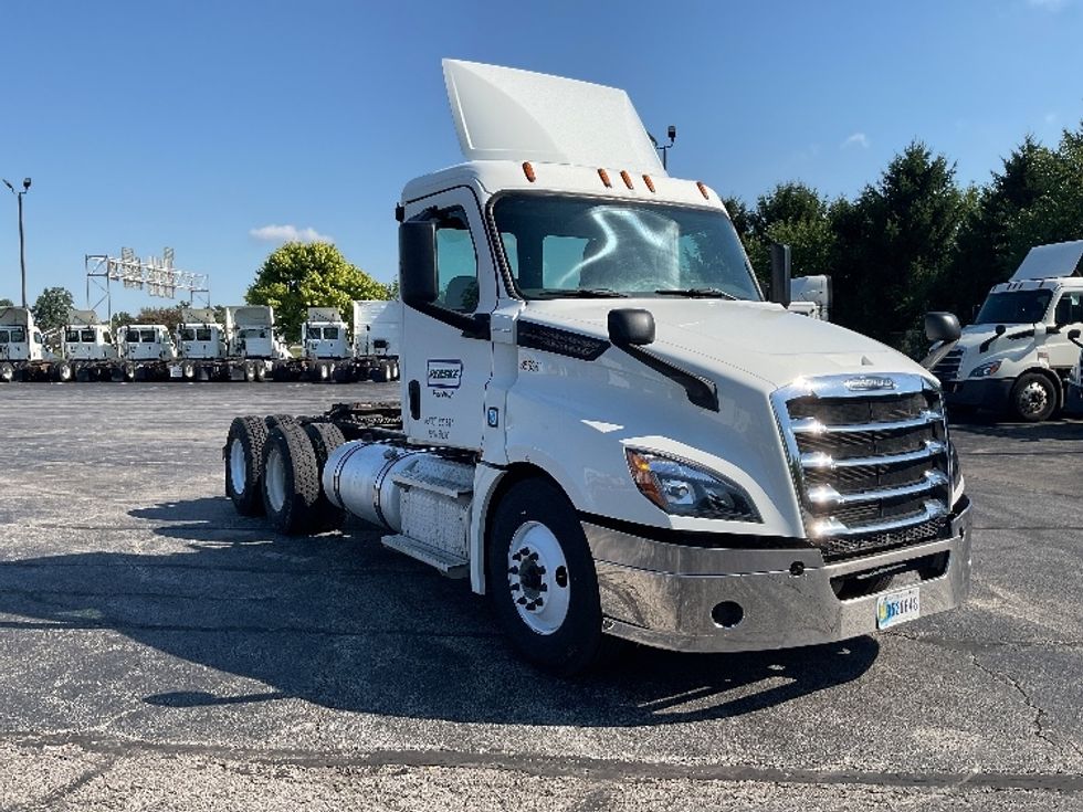Day Cab Tractor-Heavy Duty Tractors-Freightliner-2020-T12664ST-Perrysburg-OH-409,688\n\t\tmiles-$ 49,250 - Image 1