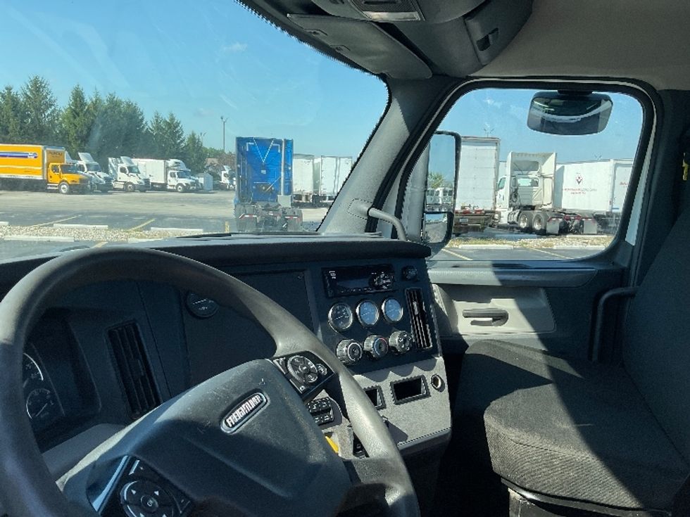 Day Cab Tractor-Heavy Duty Tractors-Freightliner-2020-T12664ST-Perrysburg-OH-409,688\n\t\tmiles-$ 49,250 - Image 10