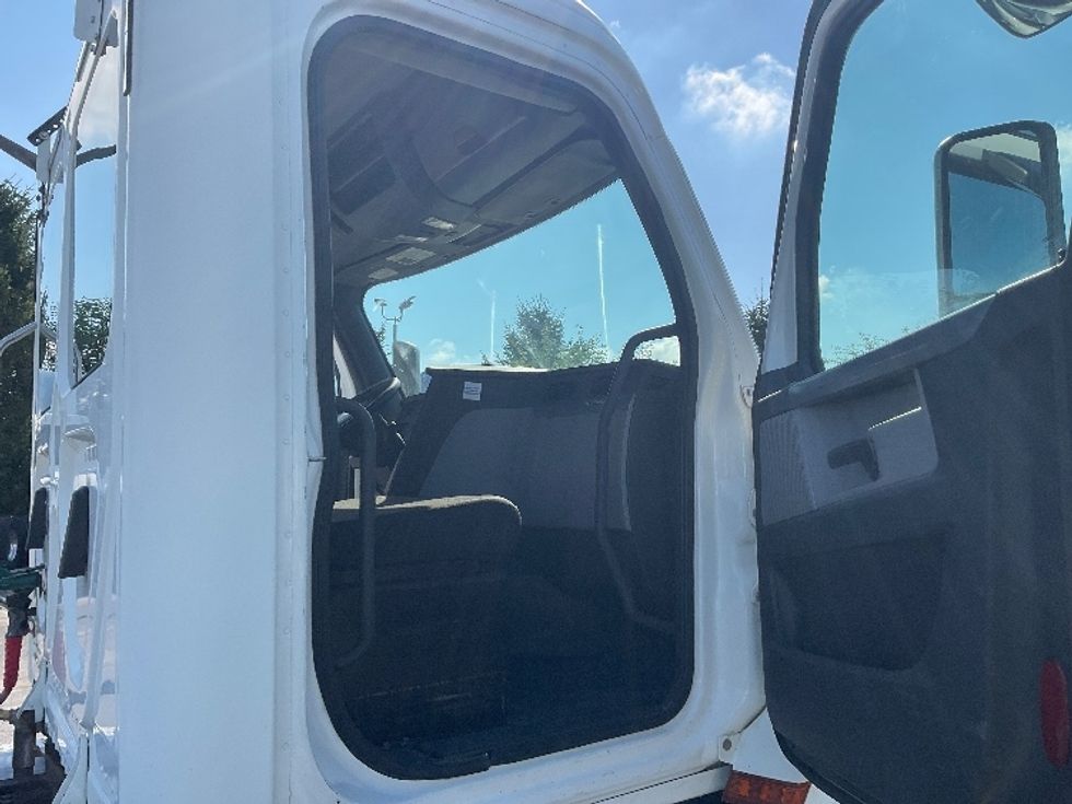 Day Cab Tractor-Heavy Duty Tractors-Freightliner-2020-T12664ST-Perrysburg-OH-409,688\n\t\tmiles-$ 49,250 - Image 12