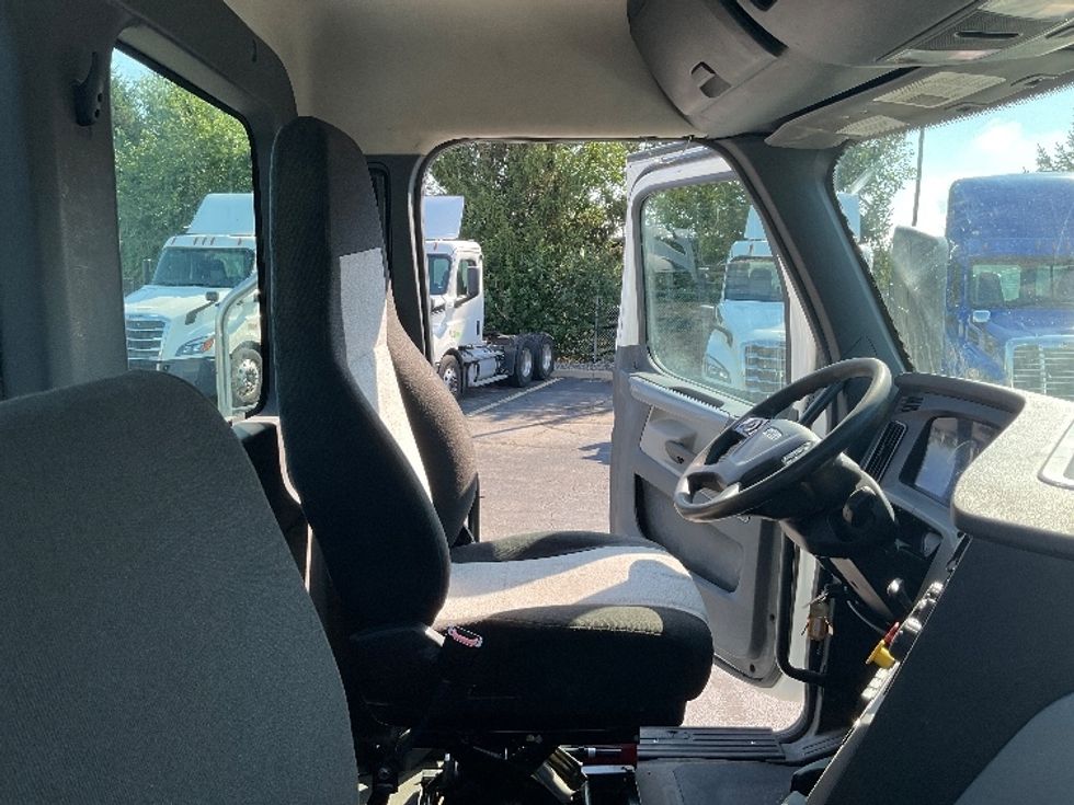 Day Cab Tractor-Heavy Duty Tractors-Freightliner-2020-T12664ST-Perrysburg-OH-409,688\n\t\tmiles-$ 49,250 - Image 14