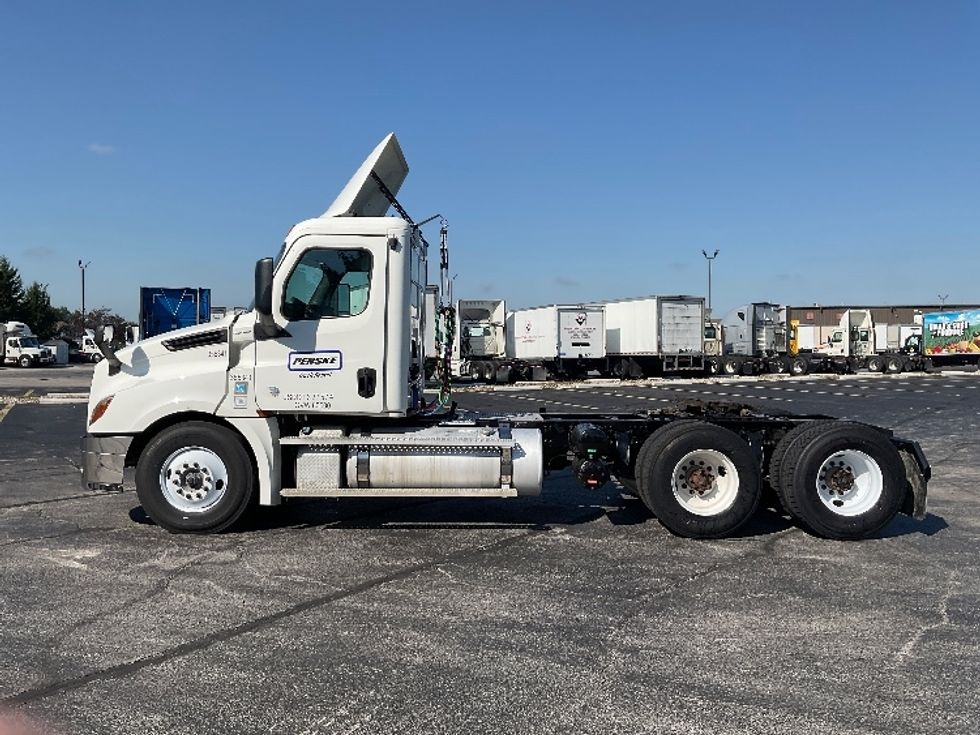 Day Cab Tractor-Heavy Duty Tractors-Freightliner-2020-T12664ST-Perrysburg-OH-409,688\n\t\tmiles-$ 49,250 - Image 4