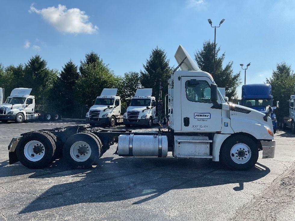 Day Cab Tractor-Heavy Duty Tractors-Freightliner-2020-T12664ST-Perrysburg-OH-409,688\n\t\tmiles-$ 49,250 - Image 8