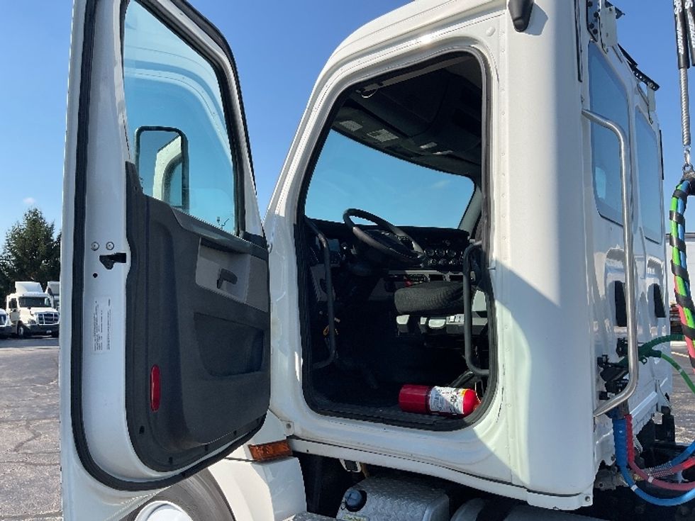 Day Cab Tractor-Heavy Duty Tractors-Freightliner-2020-T12664ST-Perrysburg-OH-409,688\n\t\tmiles-$ 49,250 - Image 9