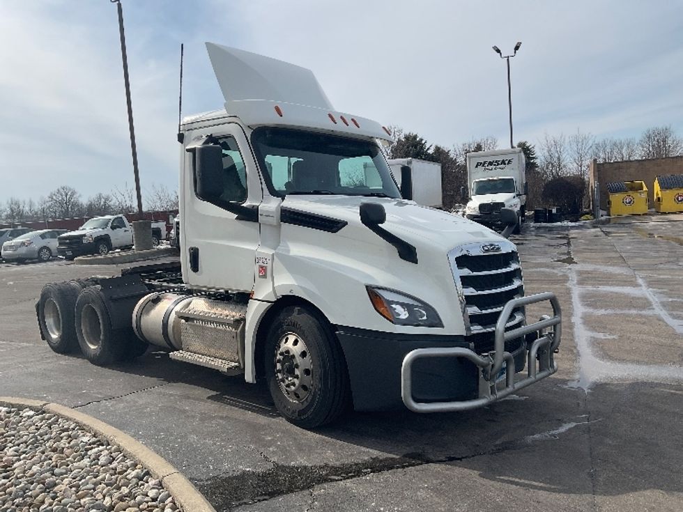 Day Cab Tractor-Heavy Duty Tractors-Freightliner-2020-T12664ST-Perrysburg-OH-437,314\n\t\tmiles-$ 48,750 - Image 1