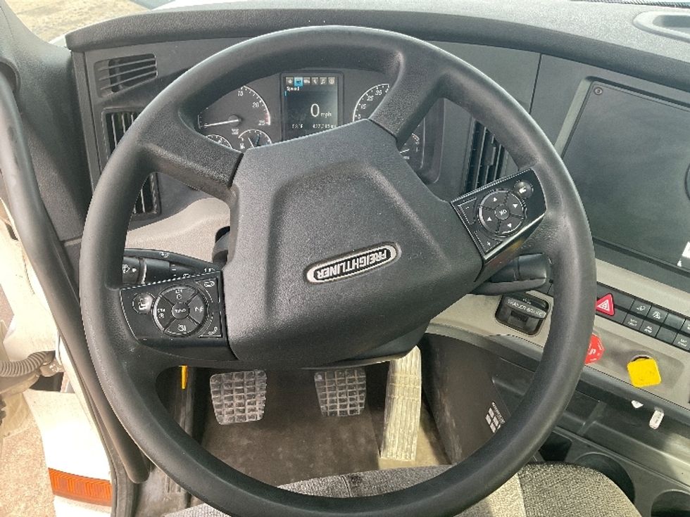 Day Cab Tractor-Heavy Duty Tractors-Freightliner-2020-T12664ST-Perrysburg-OH-437,314\n\t\tmiles-$ 48,750 - Image 11