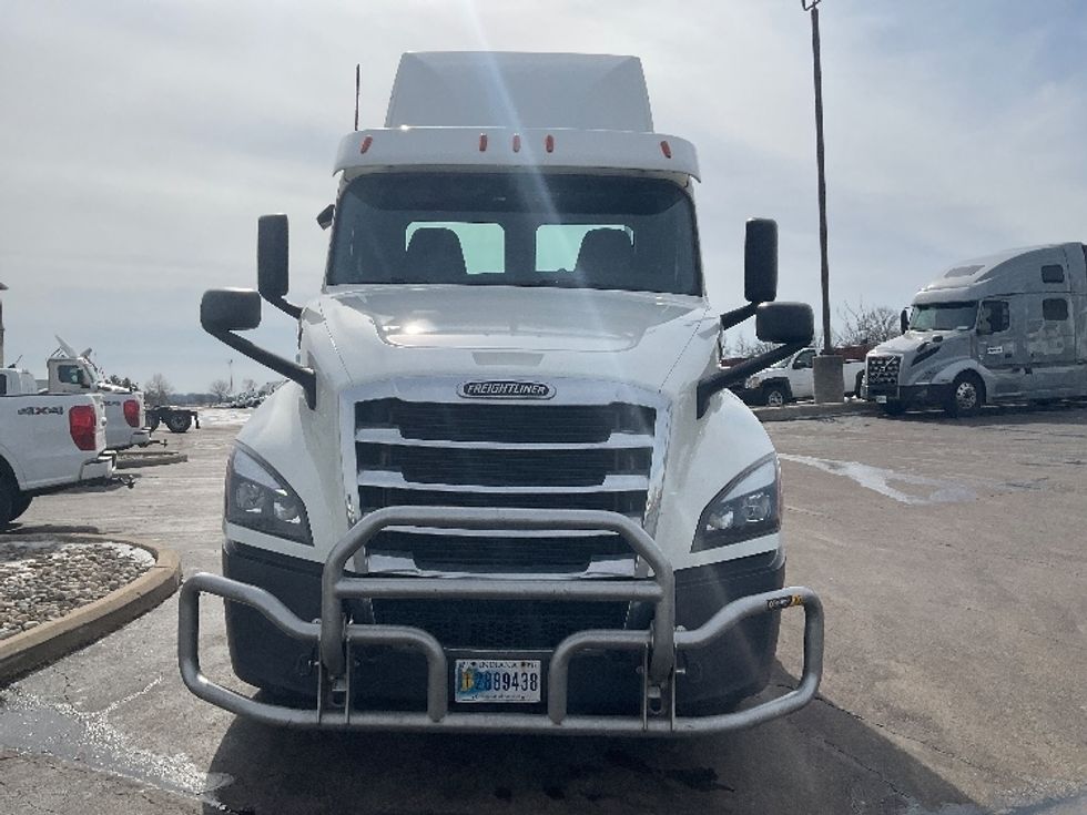 Day Cab Tractor-Heavy Duty Tractors-Freightliner-2020-T12664ST-Perrysburg-OH-437,314\n\t\tmiles-$ 48,750 - Image 2
