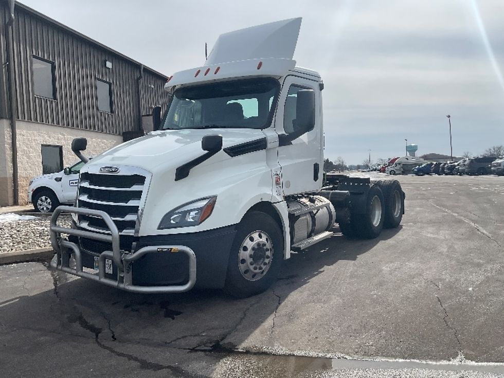 Day Cab Tractor-Heavy Duty Tractors-Freightliner-2020-T12664ST-Perrysburg-OH-437,314\n\t\tmiles-$ 48,750 - Image 3