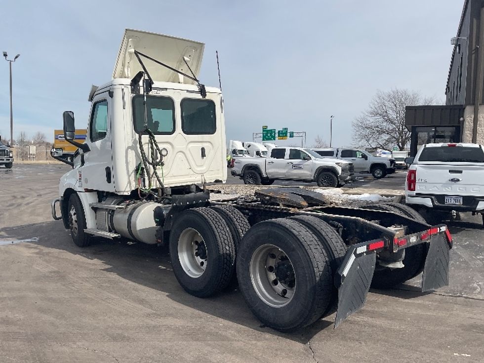 Day Cab Tractor-Heavy Duty Tractors-Freightliner-2020-T12664ST-Perrysburg-OH-437,314\n\t\tmiles-$ 48,750 - Image 5